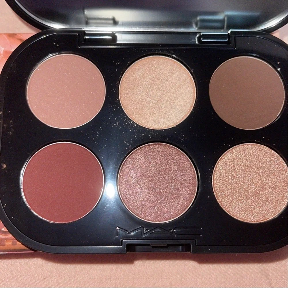 MAC Connect In Colour Eye Shadow Palette Embedded In Burgundy